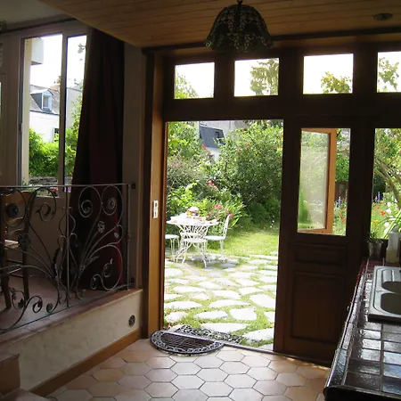 Le Petit Quernon 住宿加早餐酒店 昂热