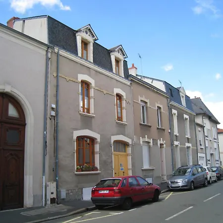 Le Petit Quernon 住宿加早餐酒店