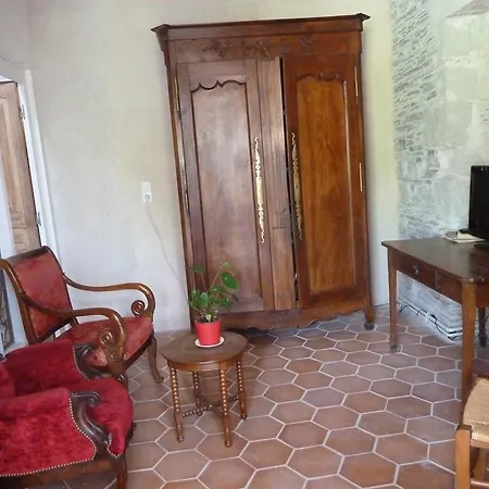 Le Petit Quernon 3* אנז'ה