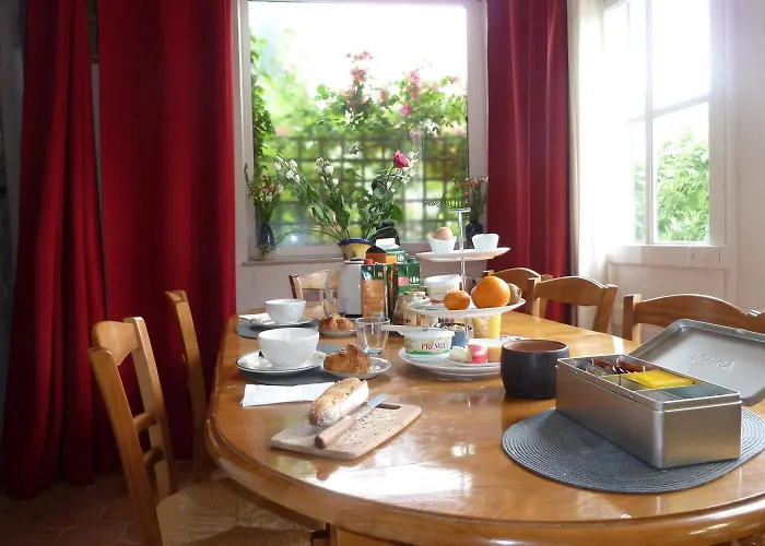 Le Petit Quernon Bed & Breakfast 3*